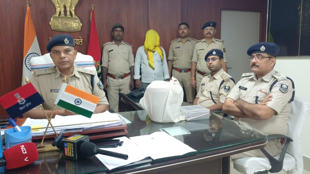 मुजफ्फरपुर में किराना दुकान से बरामद हुई 4 किलो चरस, राशन की आड़ में चल रहा था अवैध कारोबार
