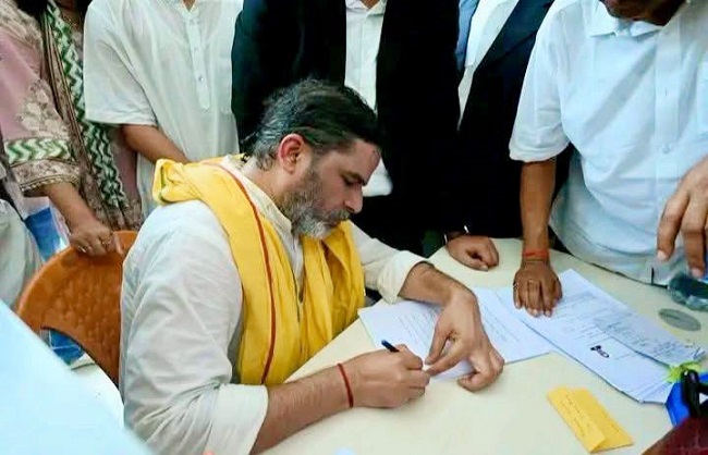 बांकीपुर उपचुनाव: प्रशांत किशोर ने दाखिल किया नामांकन, रोड शो से गरमाया चुनावी माहौल