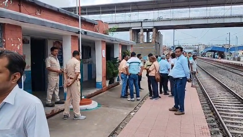कोडरमा रेलवे ट्रैक पर लोको रनिंग रूम इंचार्ज का क्षत-विक्षत शव मिला, जांच में जुटी जीआरपी