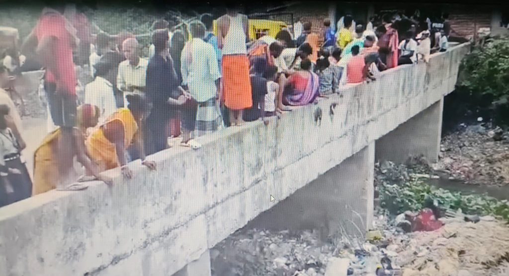बिहारशरीफ में पुल के नीचे मिला युवक का शव, परिजनों ने जताई हत्या की आशंका, पुलिस हादसे की कर रही जांच
