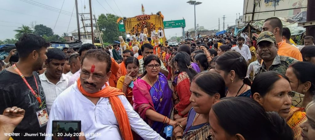 झुमरीतिलैया में पहली बार निकली भगवान जगन्नाथ की भव्य रथयात्रा, 40 फीट ऊंचे दिव्य रथ के दर्शन को उमड़े हजारों श्रद्धालु, जय जगन्नाथ से गूंज उठा पूरा शहर