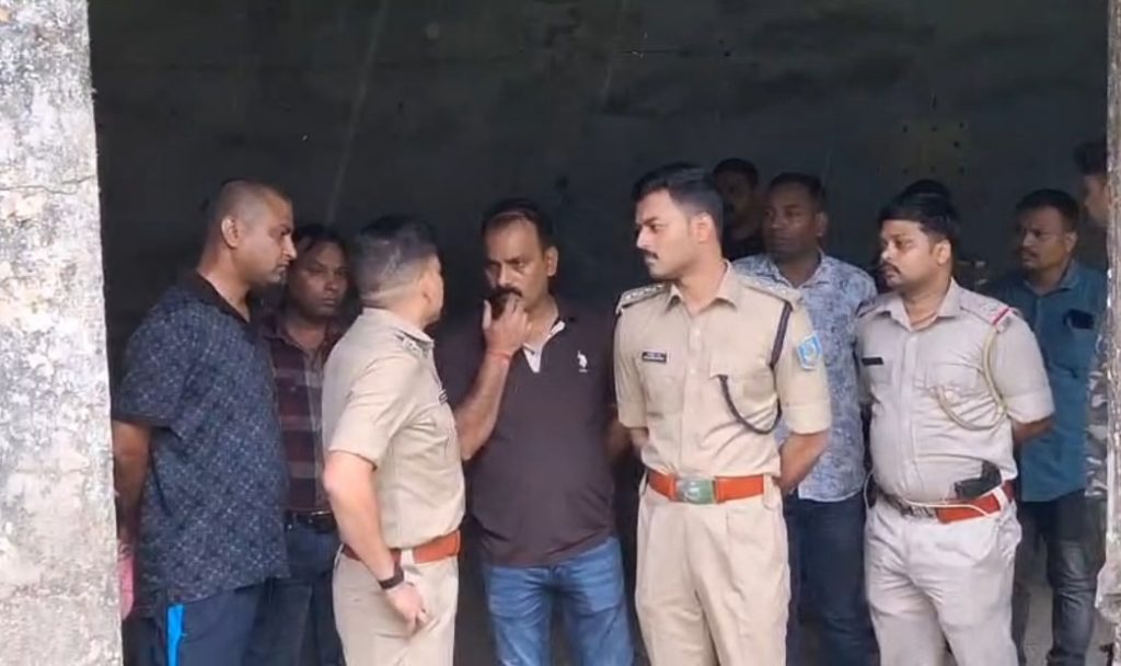 रामगढ़ में पुलिस-प्रिंस खान गैंग मुठभेड़, शिवराज उर्फ शिवा के पैर में लगी गोली