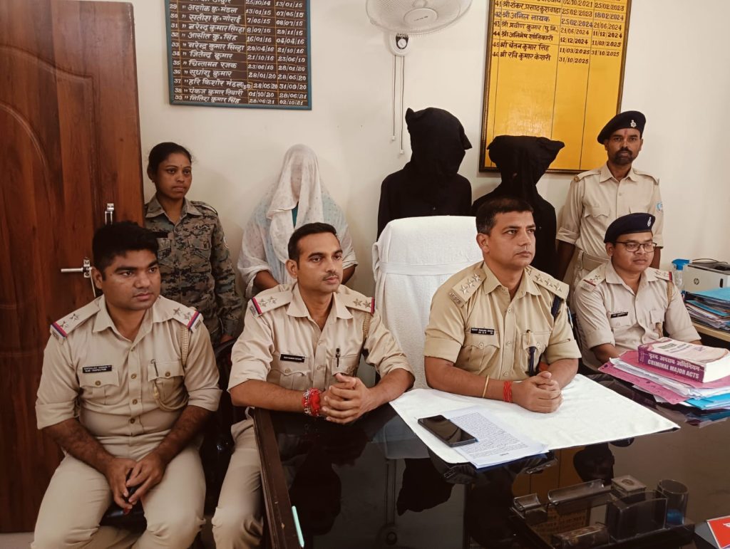गढ़वा में पति की ह/त्या का खुलासा, पत्नी समेत तीन गिरफ्तार ,पिकअप से बाइक में टक्कर मार दिया था हादसे का दिया रूप