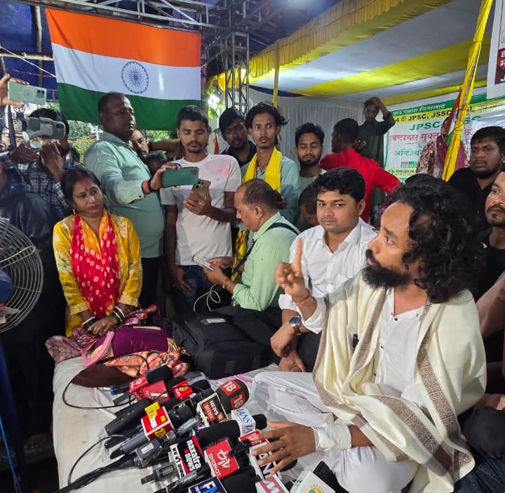 अनशन खत्म होने के बाद देवेंद्र महतो ने सरकार के फैसले को सराहा, बोले- विवादित परीक्षाओं का रद्द होना आंदोलन की ऐतिहासिक जीत