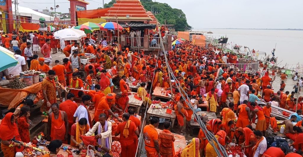 दूसरी सोमवारी पर सुल्तानगंज में उमड़ा आस्था का महासैलाब, एक लाख डाक बम ने भरी हुंकार