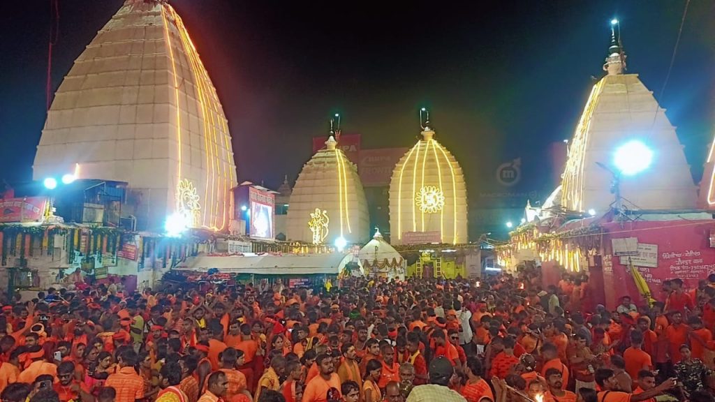 अंतिम सोमवारी पर देवघर-बासुकीनाथ में उमड़ा आस्था का सैलाब, अब तक 52 लाख से अधिक श्रद्धालु कर चुके है जलाभिषेक