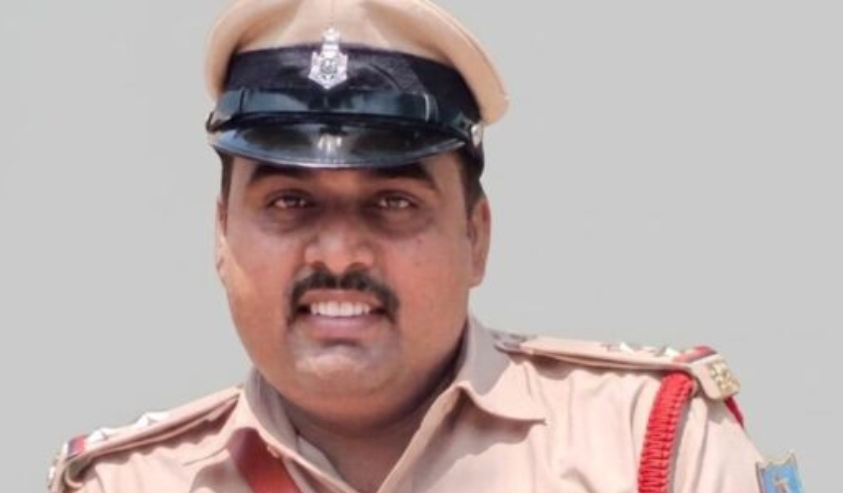15 हजार की रिश्वत लेते बंदगांव थाना प्रभारी गिरफ्तार, एसीबी ने दबोचा