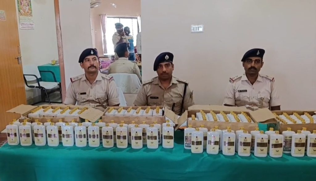 धनबाद में नकली अंग्रेजी शराब का बड़ा जखीरा बरामद, 16 हजार से ज्यादा बोतलें जब्त
