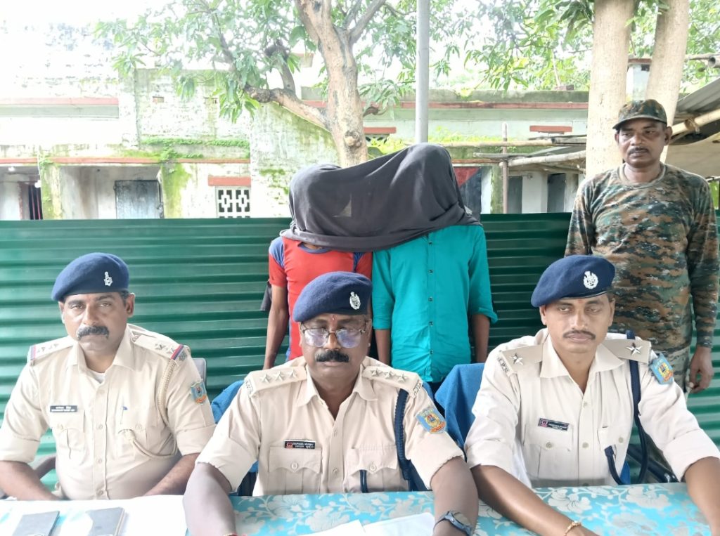 जमीन विवाद में ट्रिपल मर्डर का खुलासा, दो आरोपी गिरफ्तार, शव बरामद