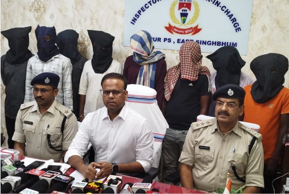 जमशेदपुर में अंतरराज्यीय वाहन चोर गिरोह का खुलासा,8 आरोपी गिरफ्तार, 21 बाइक-स्कूटी बरामद ओडिशा तक फैला था चोरी के वाहनों का नेटवर्क