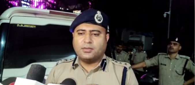 बेगूसराय होटल कांड में मुख्य आरोपी सहित दो गिरफ्तार, पुलिस वाहन से कूदकर भागने की कोशिश में घायल