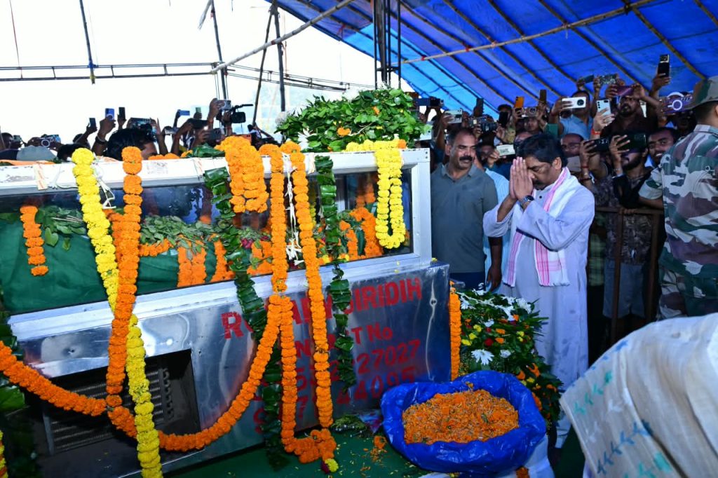 राजकीय सम्मान से सुदिव्य कुमार सोनू को अंतिम विदाई,12 साल के बेटे हर्ष ने दी पिता को मुखाग्नि,अंतिम दर्शन को उमड़ा जनसैलाब