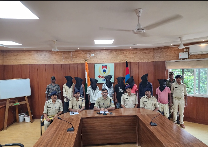 खूंटी में अंतरजिला बाइक चोर गिरोह का भंडाफोड़, 8 गिरफ्तार,19 चोरी की बाइक, बोलेरो पिकअप और मास्टर चाबी बरामद
