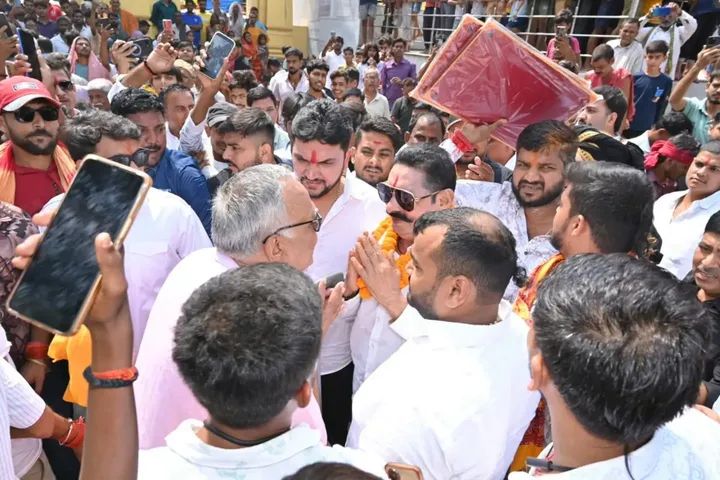 पटना स्नातक चुनाव: अनुज के लिए अनंत सिंह ने मांगा वोट, नवादा में रोड शो,बोले- अनुज सिंह की जीत तय, सभी प्रत्याशियों की जमानत जब्त होगी