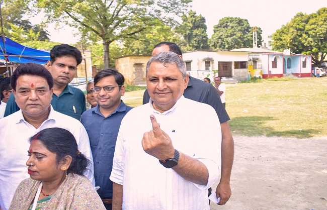 बिहार विधान परिषद चुनाव में मतदाताओं का दिखा उत्साह, सारण में सबसे ज्यादा वोटिंग,स्नातक में 43.87% और शिक्षक सीटों पर 74.55% मतदान