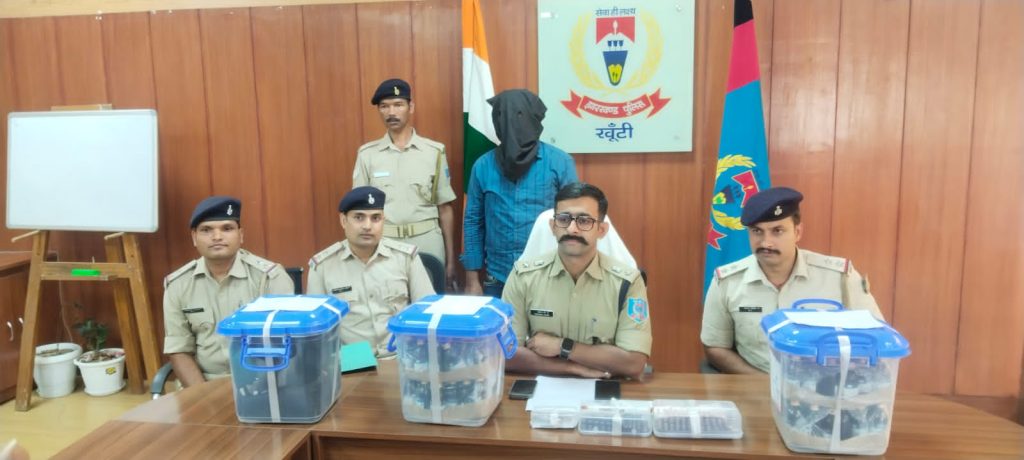 खूंटी में नशी/ली दवाओं की बड़ी खेप बरामद, एक गिरफ्तार,बाइक से घूम-घूमकर बेचता था