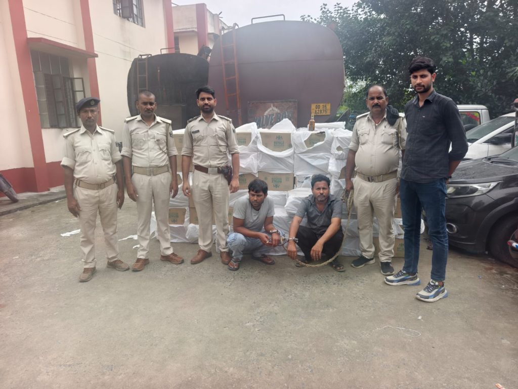 अररिया में टैंकर से हो रही थी शराब की तस्करी, 2777 लीटर विदेशी शराब जब्त, दो तस्कर गिरफ्तार
