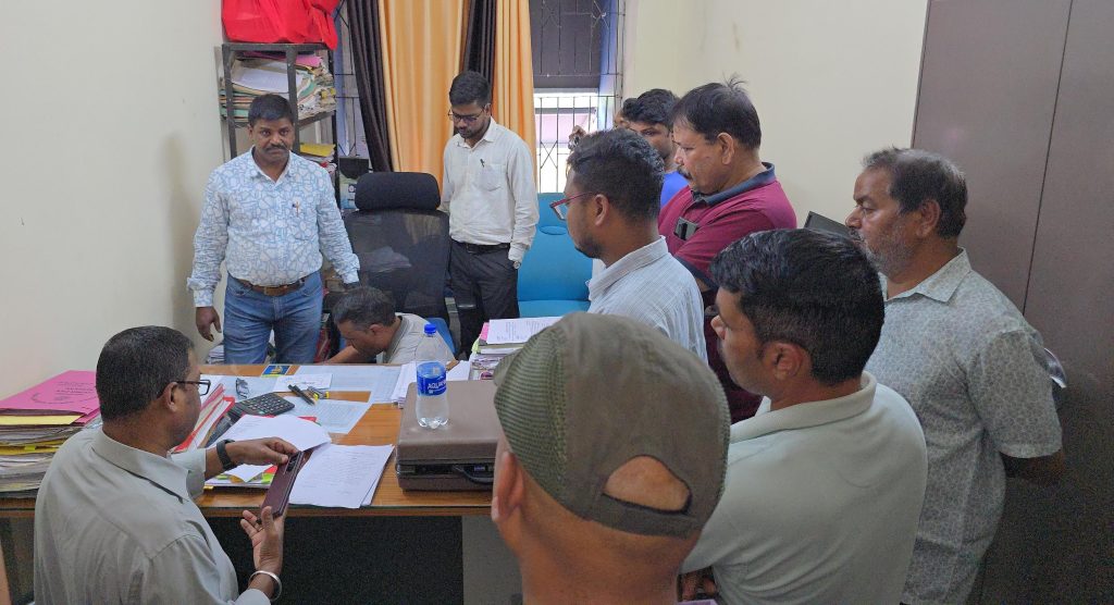 चतरा में 15 हजार रुपये रिश्वत लेते एसडीओ कार्यालय का प्रधान सहायक गिरफ्तार