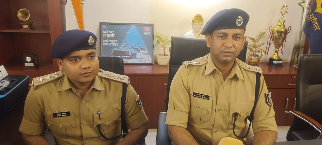 कटिहार अधिवक्ता ह/त्याकांड में पुलिस की बड़ी कार्रवाई, हथियार-बाइक समेत 5 गिरफ्तार