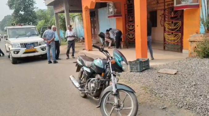 बोकारो में दिनदहाड़े 21.40 लाख रुपये की लूट, ATM में कैश डालने जा रहा था कर्मी