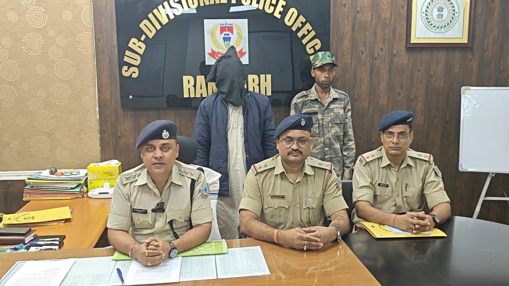 साली से प्रेम संबंध का विरोध करने पर पत्नी की ह/त्या, पति और बहन गिरफ्तार
