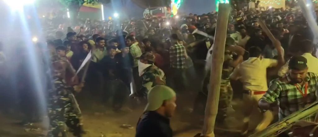 गिरिडीह में रौशन रोही और निशा दूबे के कार्यक्रम में पथराव, दो पुलिसकर्मी घायल