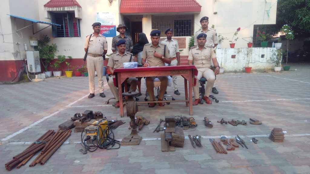 नवादा में मिनी गन फैक्ट्री का खुलासा, हथियार बनाने की मशीनें बरामद, एक गिरफ्तार
