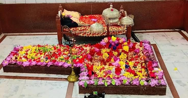 मिथिला का अनोखा सिद्धपीठ: हयहट्ट देवी के दरबार में पूरी होती हैं मनोकामनाएं,मंदिर में प्रतिमा नहीं, सिंहासन की होती है पूजा