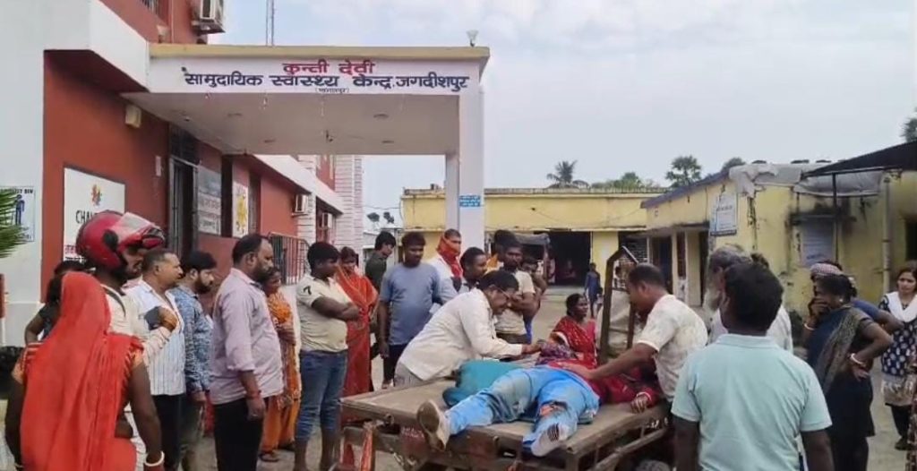 भागलपुर में ओवरलोड ट्रैक्टर का कहर, नेशनल बॉक्सिंग रेफरी सह शिक्षिका की मौत